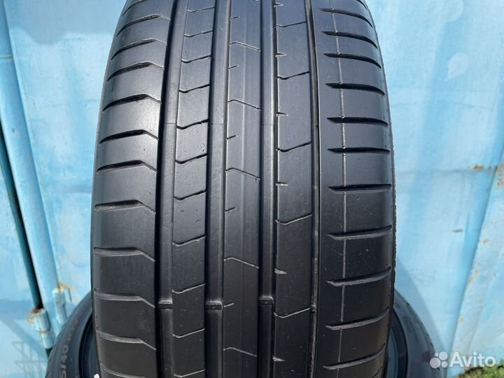 Pirelli P Zero PZ4 245/40 R19 94W