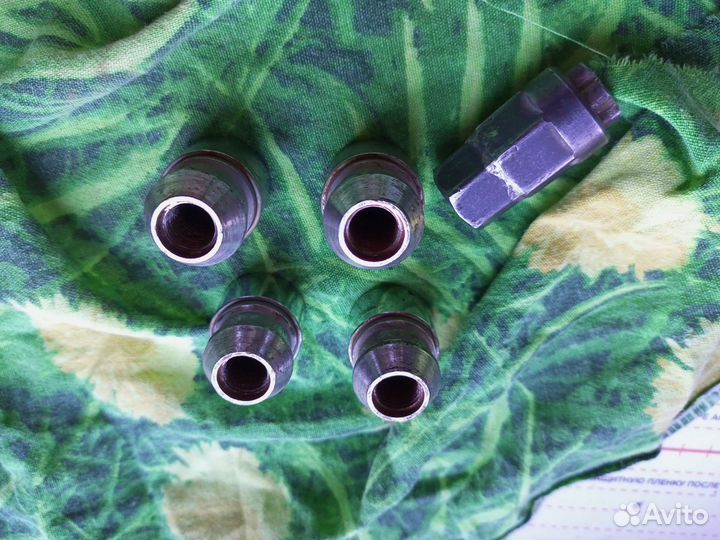 Колесные гайки секретки