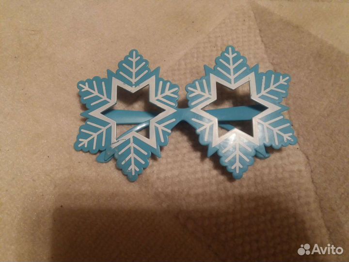 Новогодние пластмассовые очки 