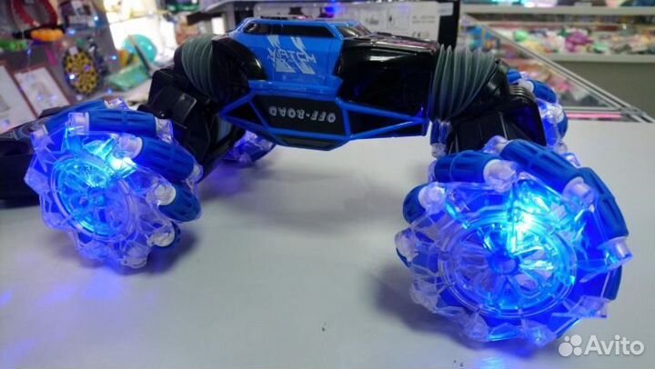 Машинка трансформер управляется жестами