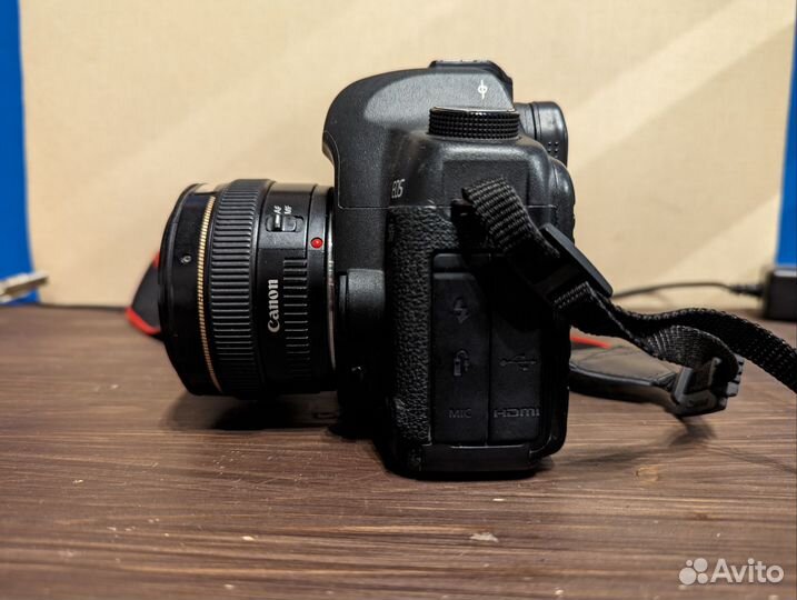 Цифровой фотоаппарат Canon EOS 5D Mark II