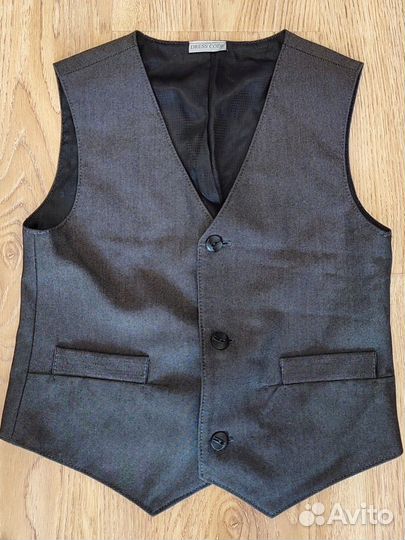 Брюки и жилет на мальчика 122 рост