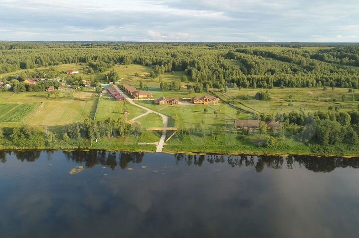 Дом 2650 м² на участке 4,5 га