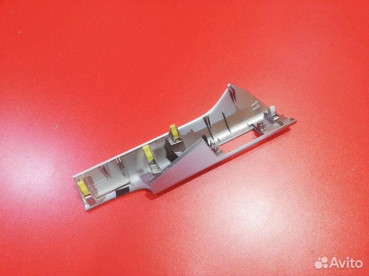 Накладка центральной консоли правая Toyota Land