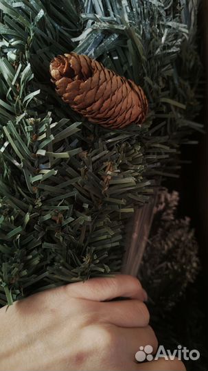 Елка c шишками и заснеженными ветками 185 см