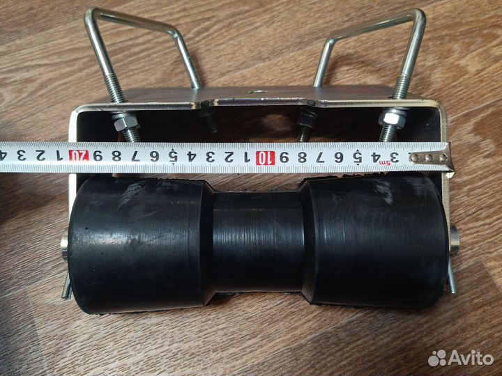 Килевой ролик для лодочного прицепа