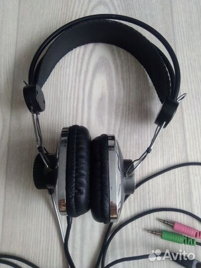 Наушники с микрофоном