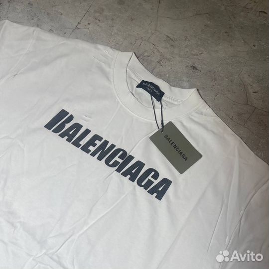 Футболка Balenciaga Distressed Logo (в наличии)