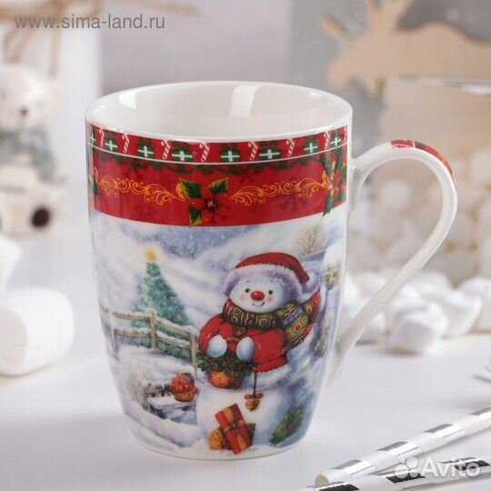 Кружка фарфоровая Доляна «Снеговик с корзинкой», 3