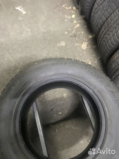 Goodyear UltraGrip 500 215/70 R16