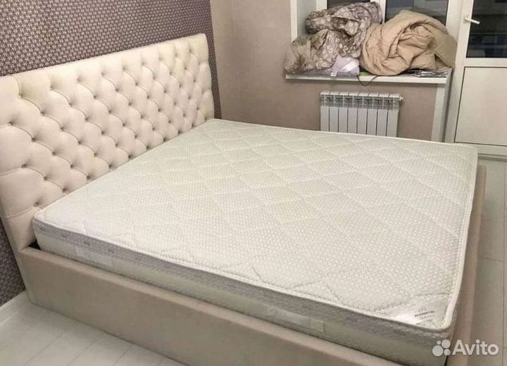 Кровать с молдингом