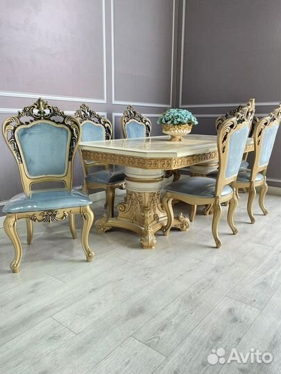 Стол и стулья 