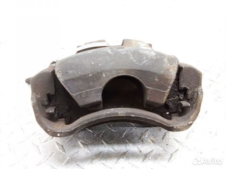 Суппорт передний правый Toyota Camry 6 XV40