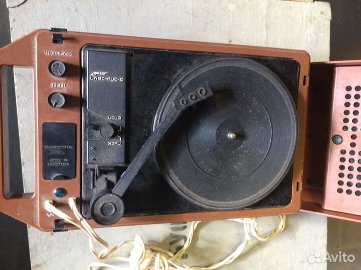 Проигрыватель винила 