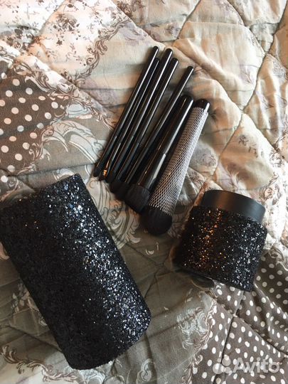 Кисти для макияжа в тубе