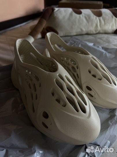 Тапочки adidas yeezy