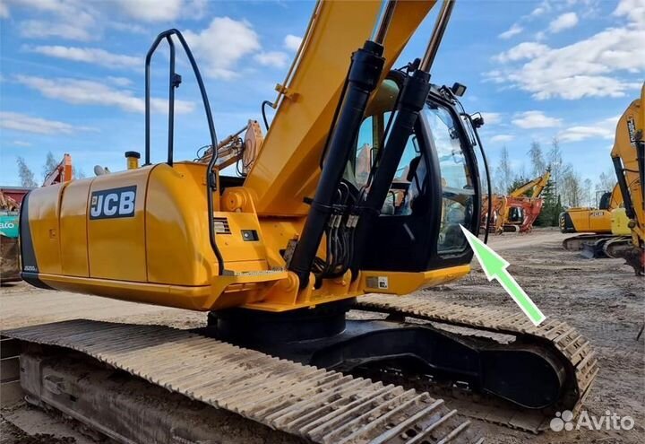 Стекло лобовое нижнее для JCB JS 200