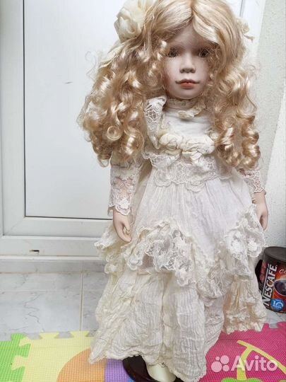 Кукла фарфоровая коллекционная
