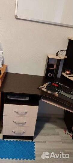 В отличном состоянии Компьютерный стол