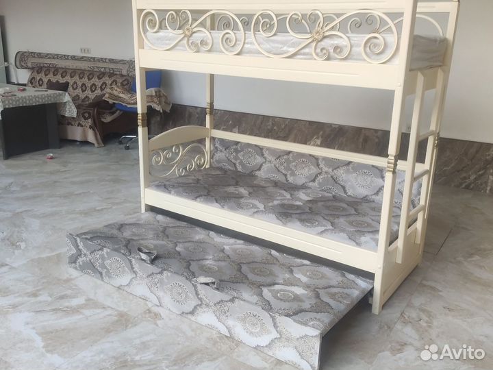 Двухъярусная кровать