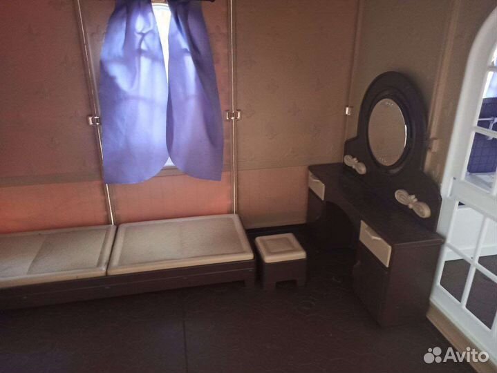 Кукольный домик с мебелью