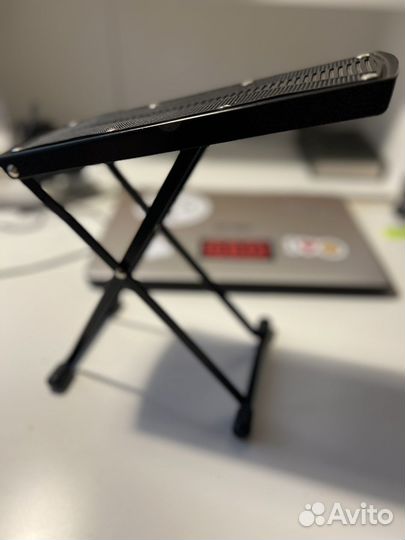 Подставка под ногу гитариста