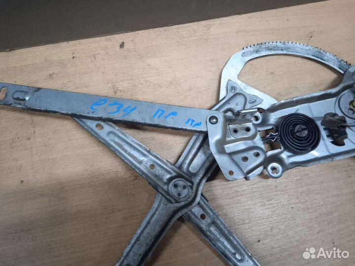 Стеклоподъёмник передний правый bmw 5 E34 бмв5 E34