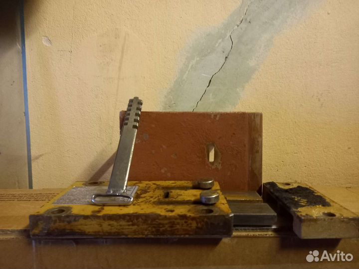Замок гаражный реечный