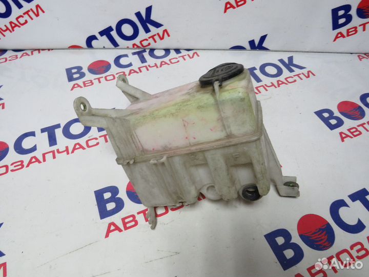Бачок омывателя toyota liteace noah CR42V, SR50G