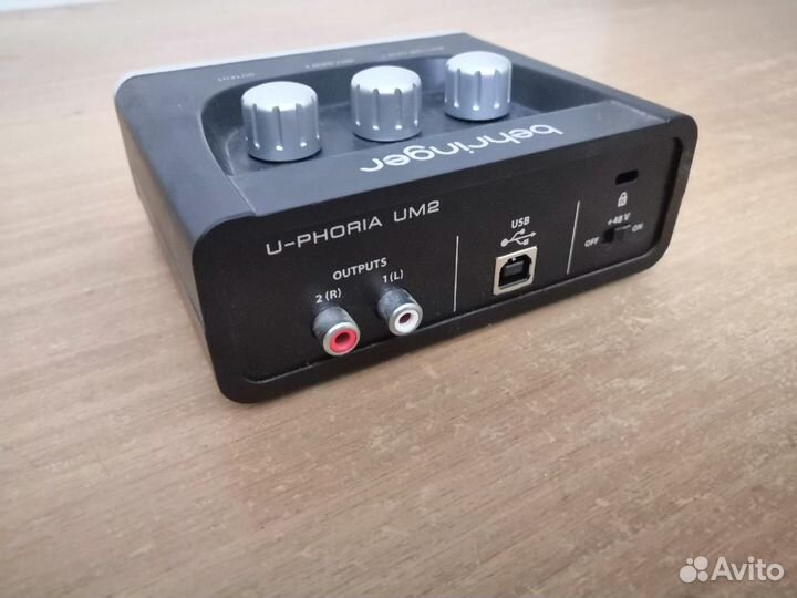 Behringer um2 звуковая карта