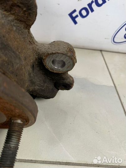 Кулак поворотный передний правый Ford Focus 3 CB8