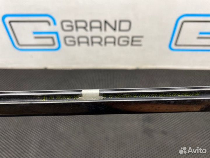 Молдинг стекла задний левый Mercedes-Benz E-Class