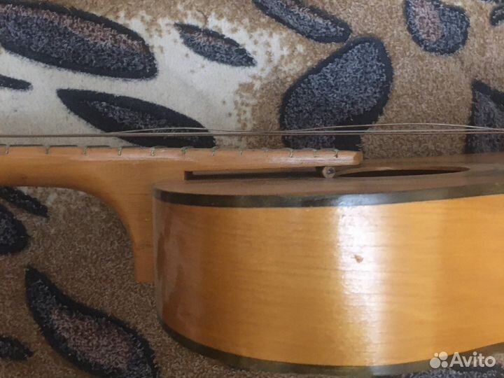 Акустическая гитара