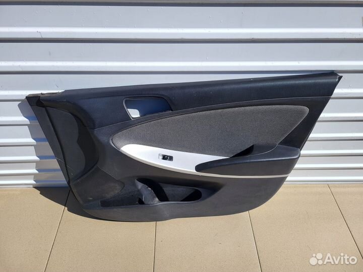 Обшивка двери передняя правая Hyundai Solaris