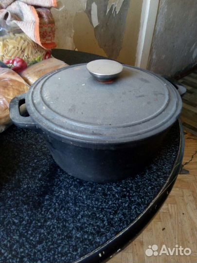 Кастрюля чугунная объем 3.8 л
