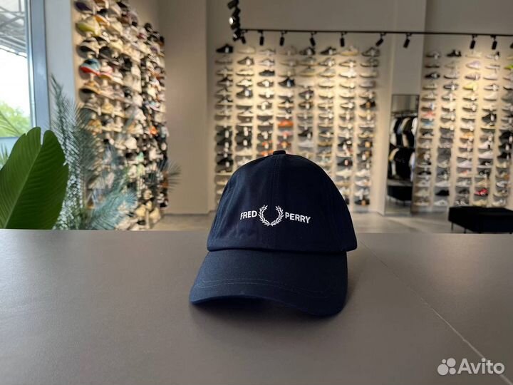 Бейсболка Fred perry в ТЦ Мега Молл