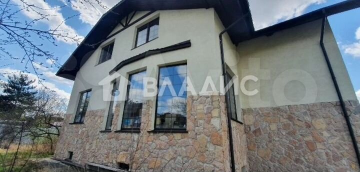 Дом 419,7 м² на участке 24,8 сот.