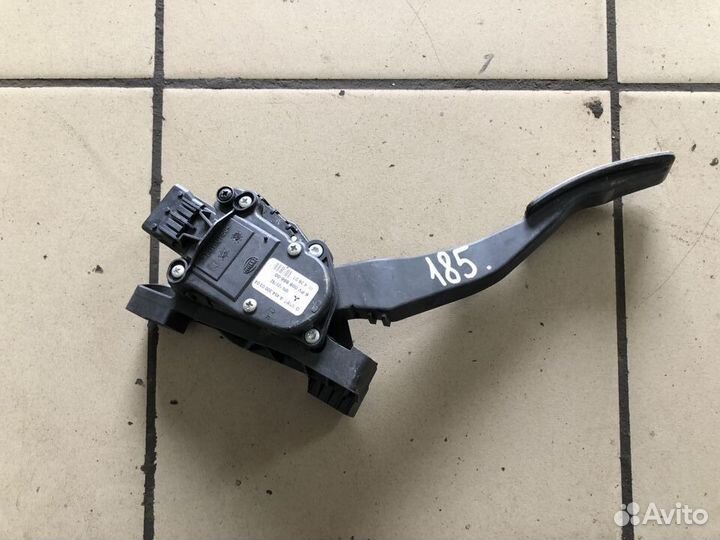 Педаль газа с дефектом Mitsubishi Colt Z30