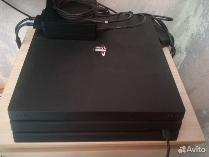 Игровая приставка ps4 pro