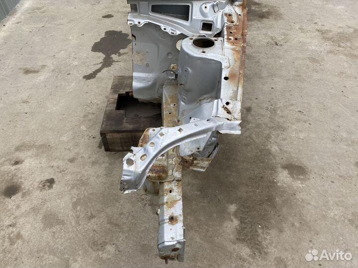 Лонжерон Geely MK Лев