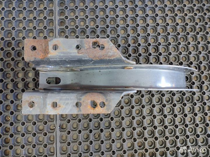 20493837 Кронштейн бака топливного