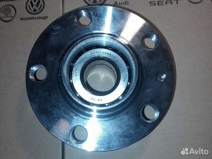 Ступицa колесa С подшипником VAG 6RF501611A