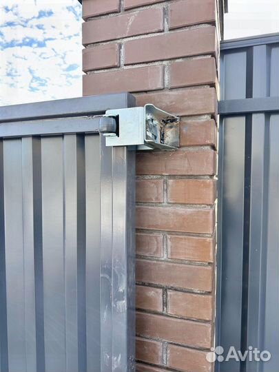 Ворота с автоматикой и распашные под ключ