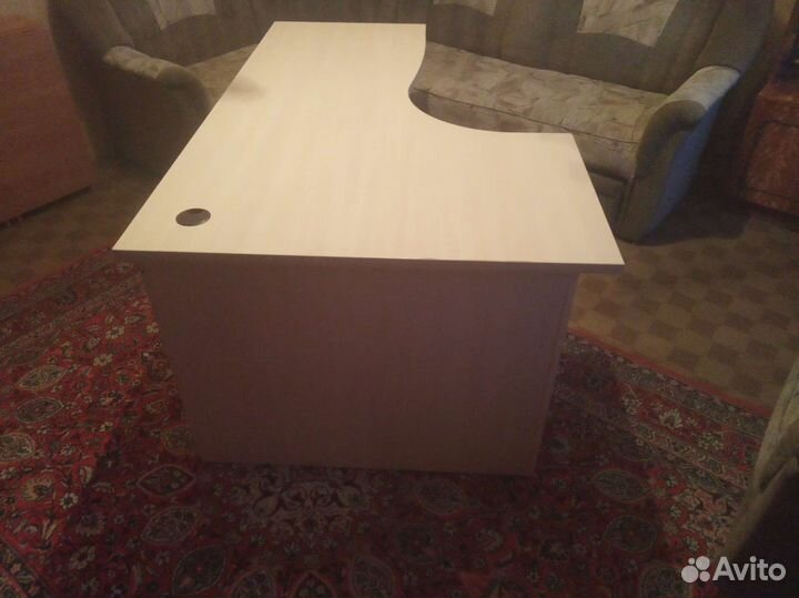 Компьютерный стол(белый)