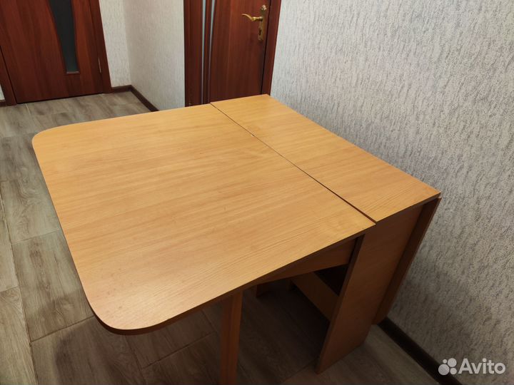 Стол книжка