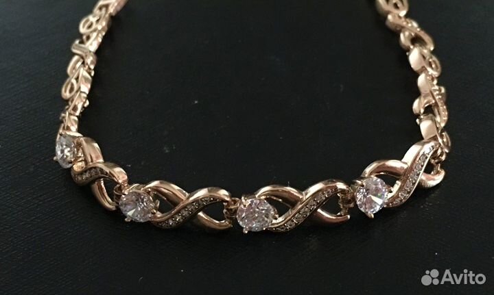 Браслет с камнями под золото