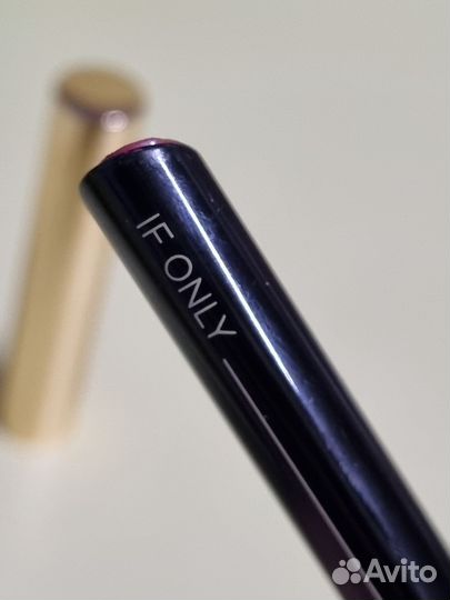 Помада Hourglass