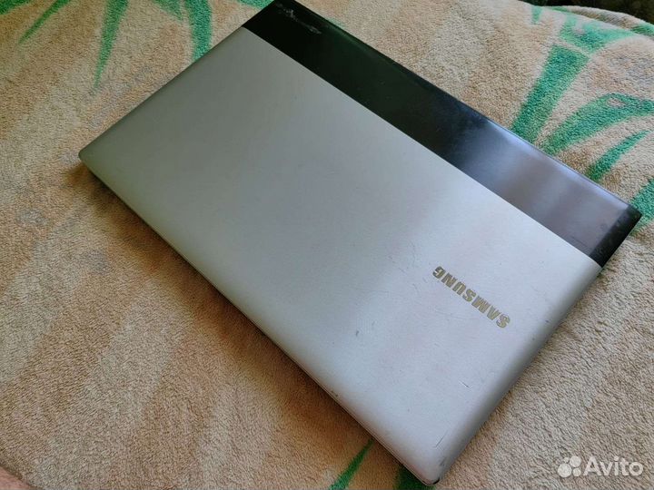 Samsung RV520 intel i3/GT520M/4gb/320gb