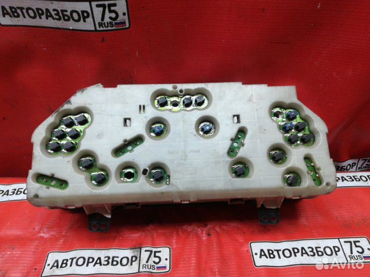 Панель приборов Subaru Forester SF5 EJ205 2001