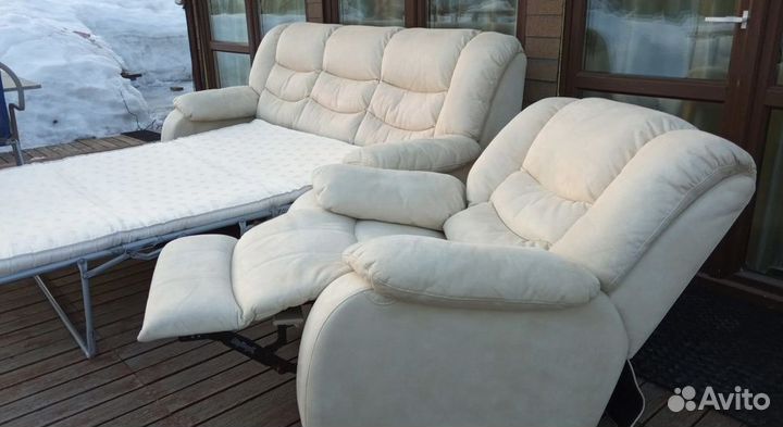 Кожаный диван